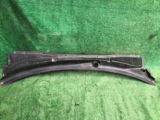 Запчасть решетка под лобовое стекло Subaru Legacy