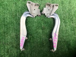 Запчасть крепление капота Subaru Forester