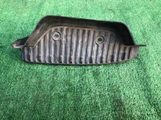 Запчасть подножка правая Toyota Hiace