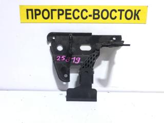 Запчасть крюк замка капота Audi A6