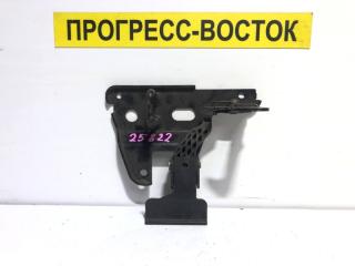 Запчасть крюк замка капота Audi A6