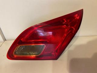 Запчасть фонарь внутренний задний правый Opel Astra 2009-2015