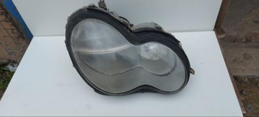 Фара галогеновая передняя правая Mercedes-Benz C-Class 2001-2004