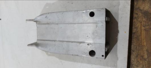 Кронштейн усилителя бампера передний левый Mercedes-Benz C-Class 2008