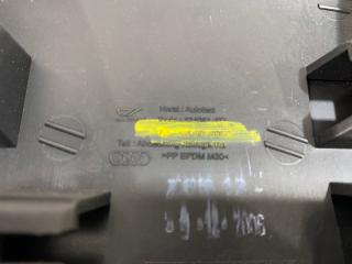 Молдинг крыла передний правый Q7 2005-2015 4L