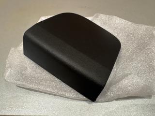 Запчасть заглушка крепления сиденья передняя правая Land Rover Range Rover Sport