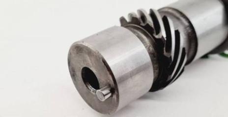 Запчасть распредвал Mazda F26712420  8 клапанов