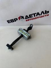 Фото запчасти ограничитель двери задний правый Ssang Yong Kyron 2007 Б/У запчасть Запчасть ограничитель двери задний правый Ssang Yong Kyron 2007