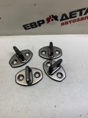 Запчасть ответная часть замка двери Volkswagen Polo 2010