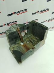 Фото запчасти подставка под аккумулятор Ford Focus 2 2006 Б/У запчасть Запчасть подставка под аккумулятор Ford Focus 2 2006