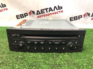 Фото запчасти магнитола Peugeot 206 2008 Б/У запчасть Запчасть магнитола Peugeot 206 2008
