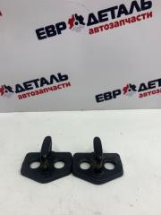 Запчасть ответная часть замка двери Volvo XC 90 2003