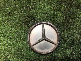 Фото запчасти колпачок ступицы Mercedes Benz W202 1998 Б/У запчасть Запчасть колпачок ступицы Mercedes Benz W202 1998