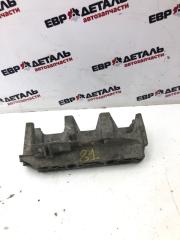 Запчасть кронштейн впускного коллектора Renault Logan 2011