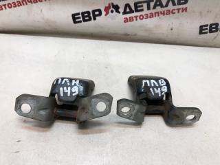 Запчасть петля двери передняя левая Mazda 3 2008