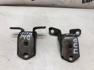 Запчасть петля двери передняя правая Mazda 3 2008