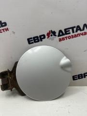Фото запчасти лючок топливного бака Dodge Stratus 2001 Б/У запчасть Запчасть лючок топливного бака Dodge Stratus 2001