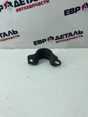 Запчасть крепление стабилизатора правое Subaru OUTBACK 1999