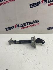 Запчасть ограничитель двери задний левый NIssan Almera G15 2014