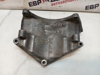 Фото запчасти кронштейн генератора Mercedes Benz W202 1998 Б/У запчасть Запчасть кронштейн генератора Mercedes Benz W202 1998