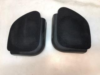 Запчасть решетка динамика передняя Seat Ibiza 1998