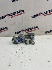 Фото запчасти петля крышки багажника Ssang Yong Kyron Б/У запчасть Запчасть петля крышки багажника Ssang Yong Kyron