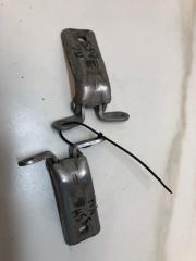 Запчасть петля двери передняя левая Cadillac SRX 2007