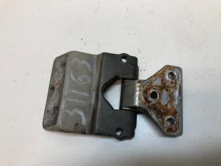 Фото запчасти петля двери задняя правая Mercedes Benz Vito 2000 Б/У запчасть Запчасть петля двери задняя правая Mercedes Benz Vito 2000