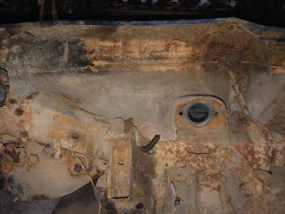 Крыло переднее левое Lancer 9 2004 1.3 4G13