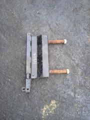 Кронштейн подножки передний правый Shacman X3000 8x4 2022 Б/У Кронштейн подножки передний правый Shacman X3000 8x4 2022