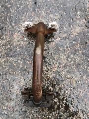 Кронштейн подножки передний левый Shacman X3000 6X4 2022 Б/У Кронштейн подножки передний левый Shacman X3000 6X4 2022