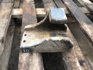 Кронштейн рессоры задний правый Howo HW76 2021 Б/У Кронштейн рессоры задний правый Howo HW76 2021