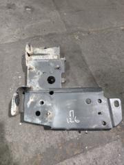 Кронштейн бампера передний правый Renault T 4X2 2019