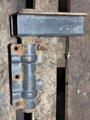 Кронштейн подножки левый Iveco EuroCargo ML180E25 2017 Б/У Кронштейн подножки левый Iveco EuroCargo ML180E25 2017