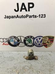 Запчасть кронштейн глушителя Audi Q7 2008
