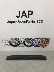 Запчасть уплотнение капота переднее Mercedes-Benz C-180 2011