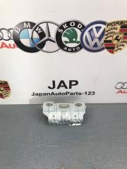 Запчасть кронштейн ручки двери правый Volkswagen Sharan 2011
