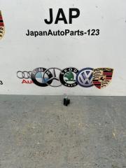 Запчасть кнопка стеклоподъемника Volkswagen Passat 2012
