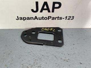 Кронштейн усилителя бампера левый Audi A5 2010 контрактная Кронштейн усилителя бампера левый Audi A5 2010