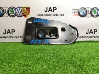 Кронштейн усилителя бампера передний левый Audi A4 2010 контрактная Кронштейн усилителя бампера передний левый Audi A4 2010