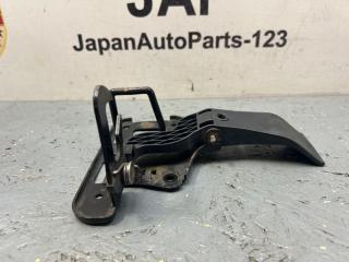 Крючок капота Q5 2010