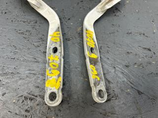 Петля крышки багажника A1 2011