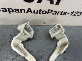 Петля крышки багажника Audi A1