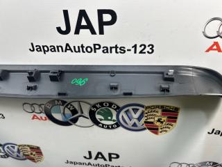 Обшивка двери багажника A1 2011