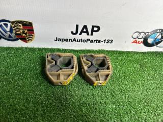 Запчасть кронштейн радиатора Audi A3 2010