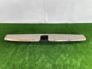 Запчасть накладка замка багажника задняя Subaru Outback 2010