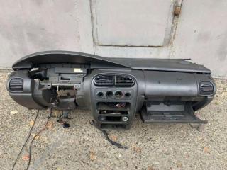 Запчасть панель передняя салона (торпедо) Dodge Neon 2000