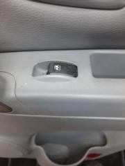 Запчасть кнопка стеклоподъемника заднего правого Kia Sorento 1 2007