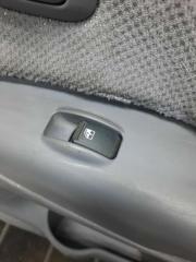 Запчасть кнопка стеклоподъемника заднего правого Hyundai Tucson 2004