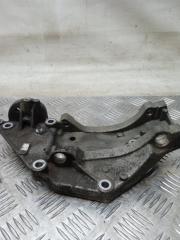 Фото запчасти кронштейн генератора Volvo S40 2008 Б/У запчасть Запчасть кронштейн генератора Volvo S40 2008